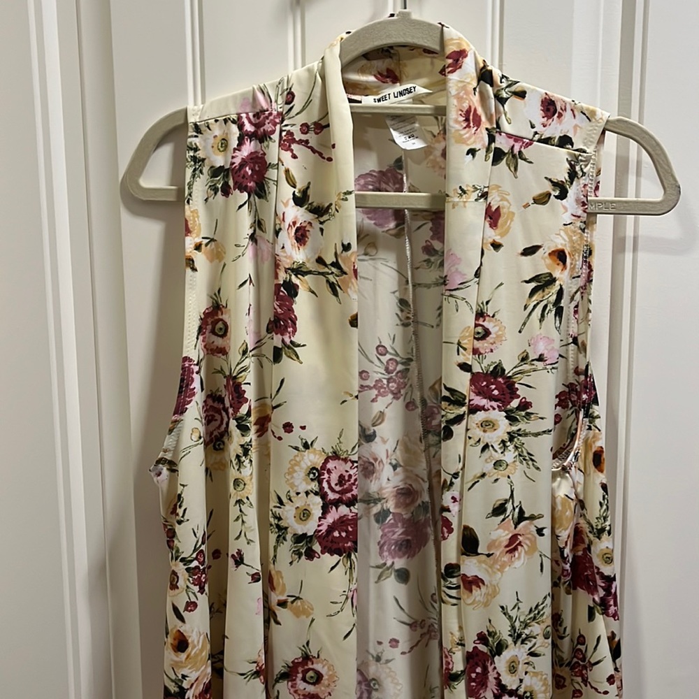 Sweet Lindsey 2X vest with flowers